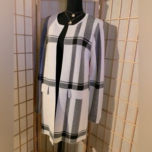 ELLE - Blk/wt/little shimmer long sleeve Open sweater. Sz S